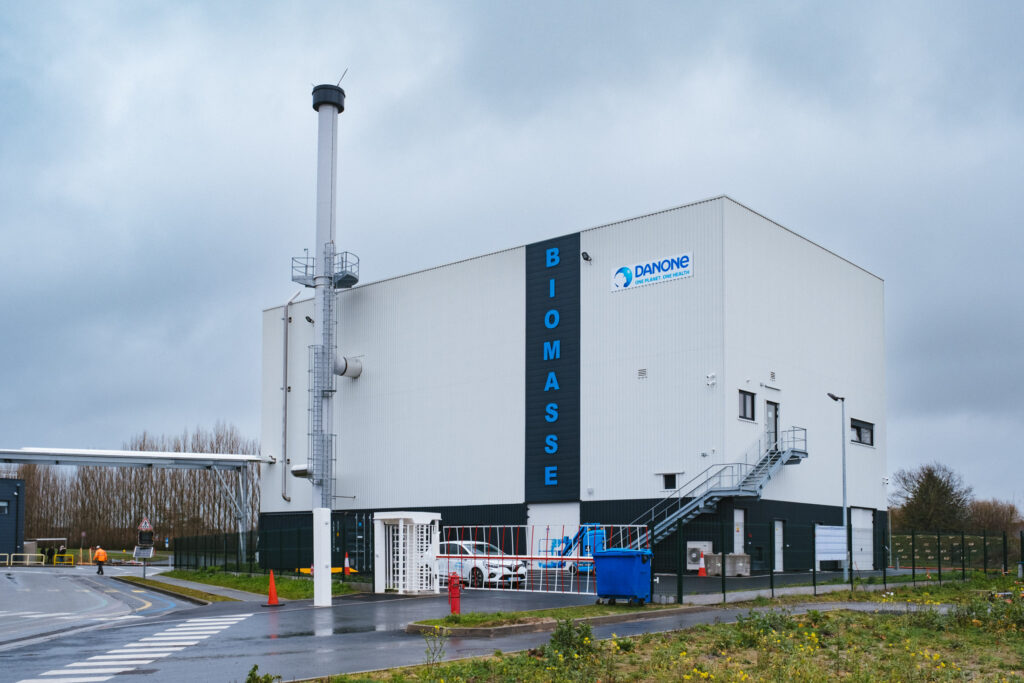 Danone inaugure une chaudière biomasse sur l'un de ses sites en région Hauts-de-France
